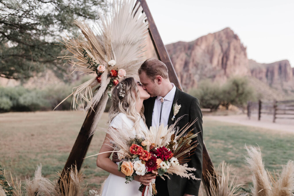 How to decorate a Wooden Beam Arch for your wedding ceremony